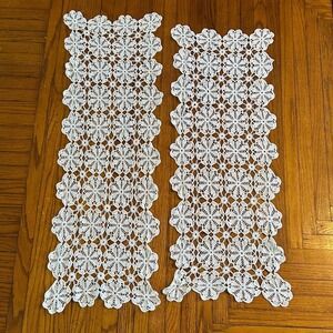 Vintage White Floral Crochet Table Runners Pair Lace Doilies Cottage Farmhouse